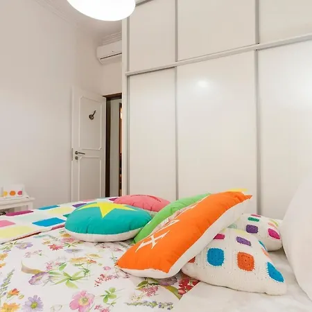 Guest house Ginjinha House - 4 - Bairro Alto - With Ac! Lisbon